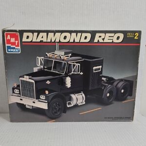 MT Diamond Reo Black Model Truck Kit